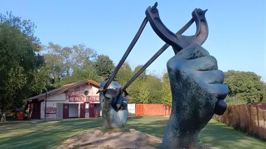 Gatti, arte contemporanea e tanto verde: la nuova vita del Forte Marghera a Venezia