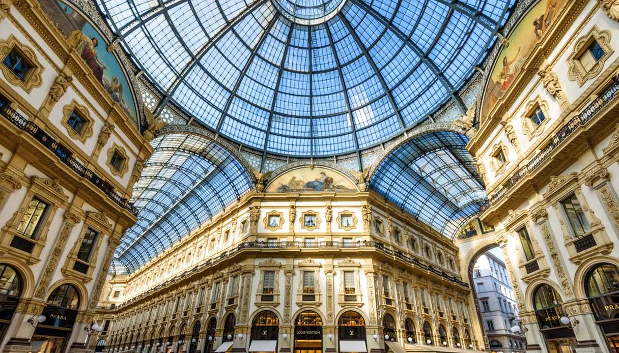 Alcune scene de "Il diavolo veste Prada 2" sono girate a Milano all'interno della Galleria Vittorio Emanuele II 