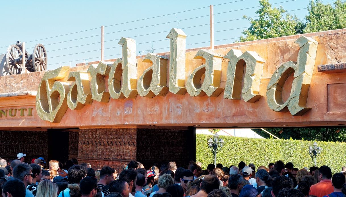 La principale location di "Una famiglia sottosopra" &egrave; Gardaland Resort