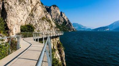 Una nuova tratta della ciclovia sul Lago di Garda è completata: ecco dove