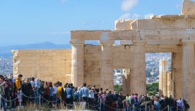Allarme overtourism ad Atene: la culla della civiltà greca corre ai ripari