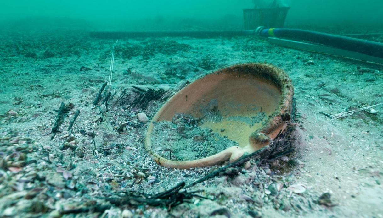 Scoperto in Svizzera un carico romano nel lago di Neuch&acirc;tel