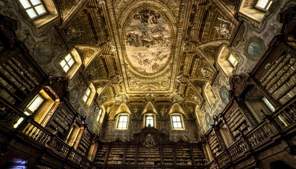 La rinascita della biblioteca dei Girolamini: dopo 14 anni riapre lo scrigno del sapere a Napoli