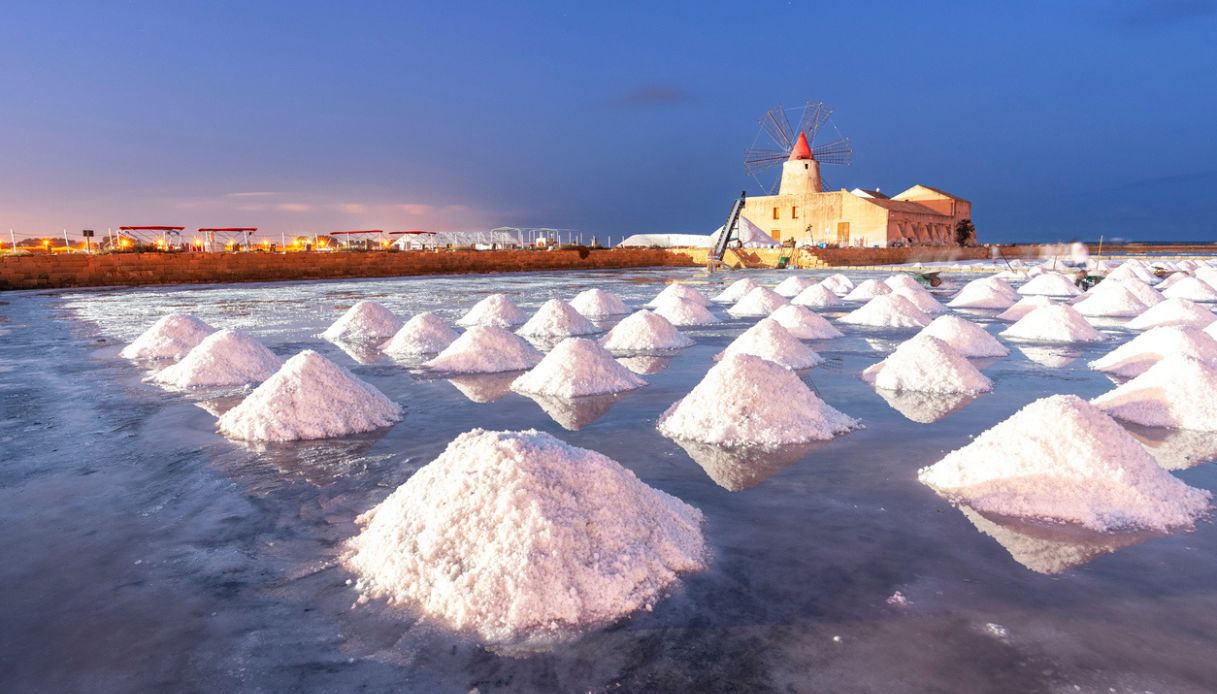 Saline con mulino a vento, Trapani, Sicilia