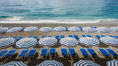 Quando riaprono gli stabilimenti balneari in Italia: tutte le date ufficiali da Nord a Sud