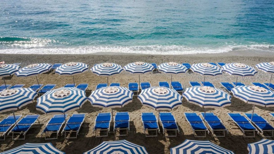 Quando riaprono gli stabilimenti balneari in Italia: tutte le date ufficiali da Nord a Sud