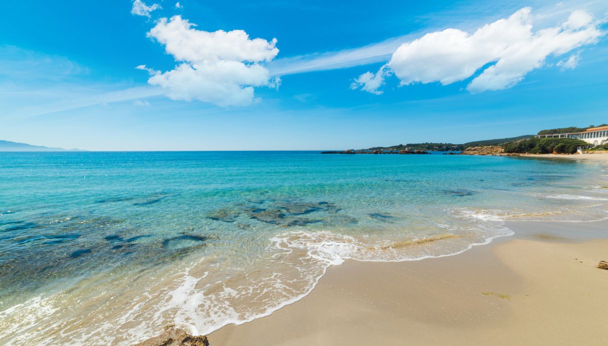 Acqua turchese nella spiaggia di Le Bombarde ad Alghero, Sardegna