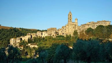 Baschi, borgo medievale dei “buchi” tra archeologia e storia ghibellina