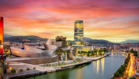 City break da sogno in Spagna tra arte e mare: voli economici con la promozione di Vueling