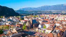 Svelate le città italiane in cui vivono meglio bambini, giovani e anziani: la nuova classifica 2026