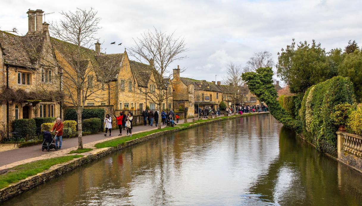 Anche le Cotswolds hanno la loro Venezia: Bourton-on-the-Water, il villaggio dall’armonia millenaria