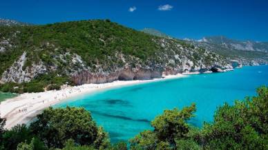 Cala Luna, la spiaggia della Sardegna che sembra dipinta