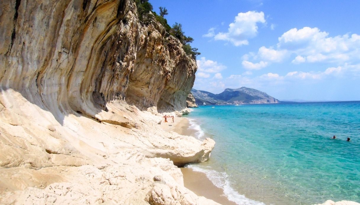 Cala Luna, vista dalla spiaggia