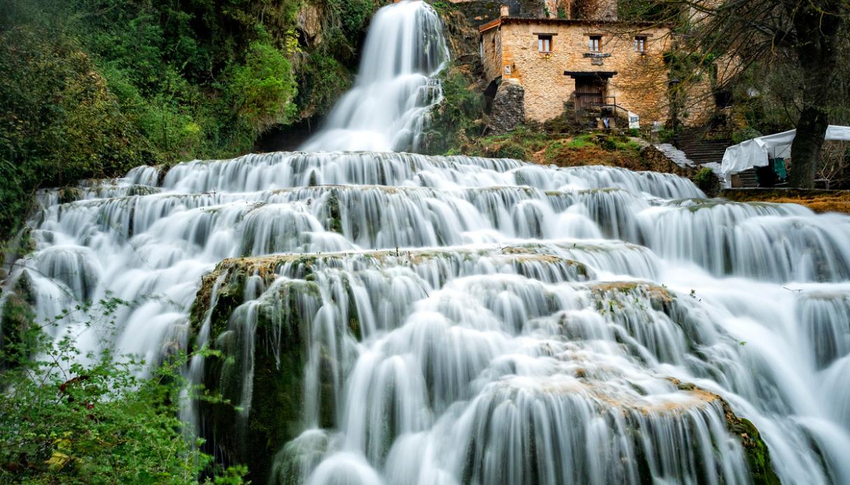 Cascata di Orbaneja del Castillo, Spagna