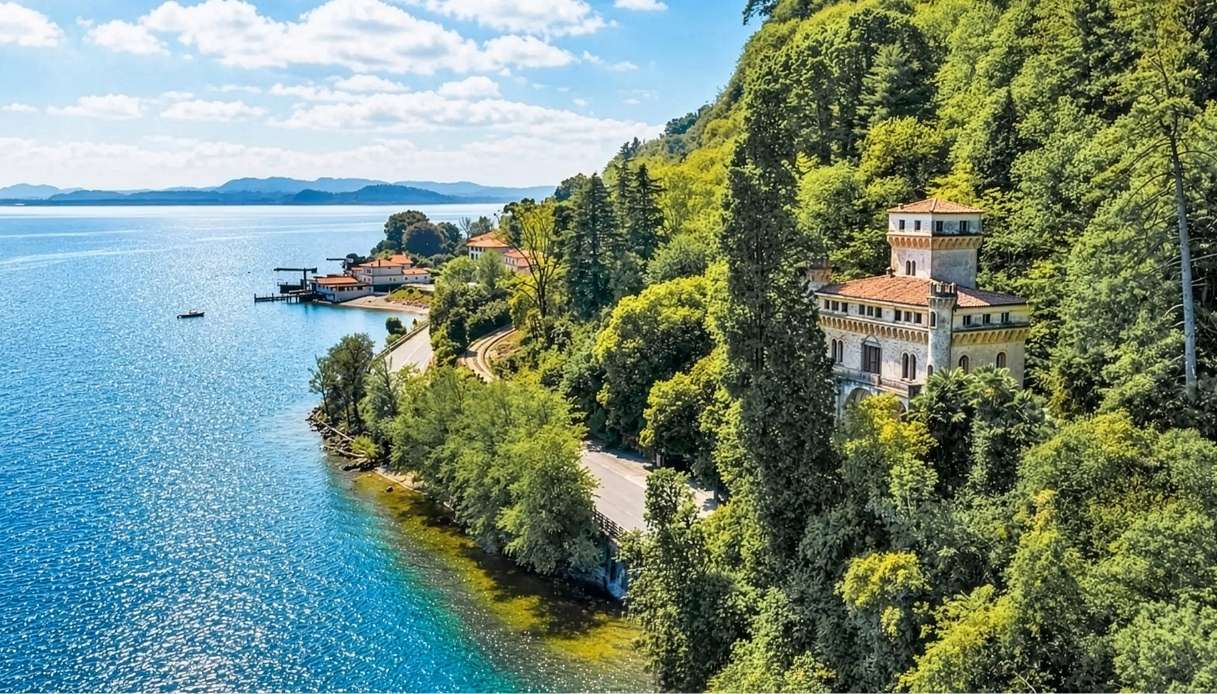 Il castello di Ferrè è in vendita: il gioiello sul lago Maggiore ha un prezzo da capogiro