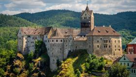 Il gigante di granito nel cuore della Boemia: Castello di Loket, tra re, prigioni, meteoriti e silenzi