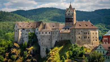 Il gigante di granito nel cuore della Boemia: Castello di Loket, tra re, prigioni, meteoriti e silenzi