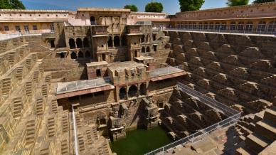 Il pazzesco Chand Baori, il pozzo a gradini del Rajasthan che sfida lo sguardo