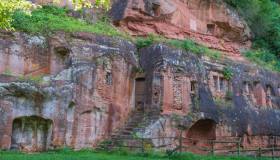 Felseneremitage, l’eremo scavato nella roccia tedesca che custodisce secoli di culti, pellegrini e silenzi