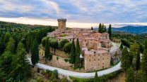 Gargonza, il borgo-castello di pietra che racconta 900 anni di storia toscana