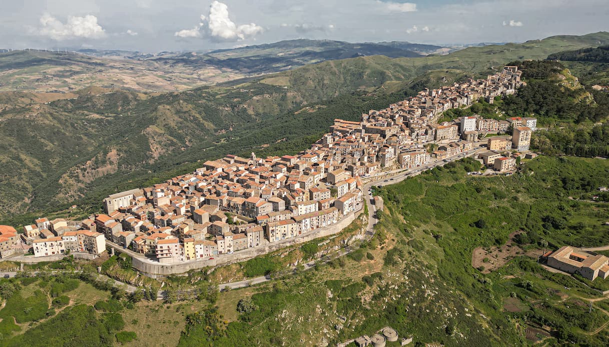 https://siviaggia.it/wp-content/uploads/sites/2/2026/05/Geraci-Siculo-Sicilia-2.jpg
