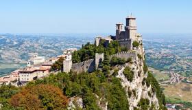Un balcone di pietra sopra le nuvole adriatiche: Guaita, la Prima Torre di San Marino