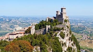 Un balcone di pietra sopra le nuvole adriatiche: Guaita, la Prima Torre di San Marino