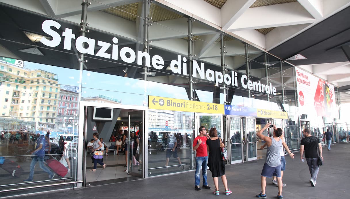 Ingresso stazione centrale di Napoli