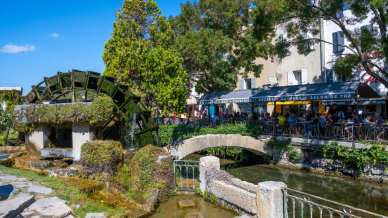 Sulle tracce della Venezia provenzale: L’Isle-sur-la-Sorgue, tra ruote idrauliche e tesori d’antiquariato