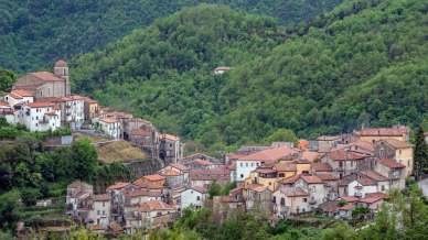 Lagonegro, il borgo lucano della Monna Lisa e delle scalinate di pietra