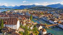 Ponti medievali, acqua color smeraldo e montagne leggendarie: Lucerna, la città scenografica della Svizzera