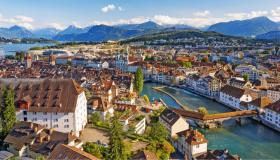 Ponti medievali, acqua color smeraldo e montagne leggendarie: Lucerna, la città scenografica della Svizzera