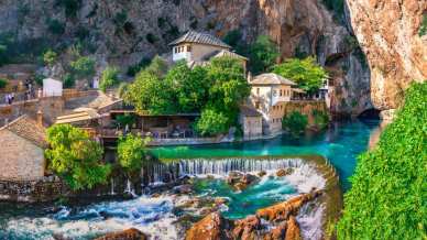 Monastero di Blagaj, la casa dei dervisci incastonata tra la roccia e la sorgente più spettacolare dell’Erzegovina