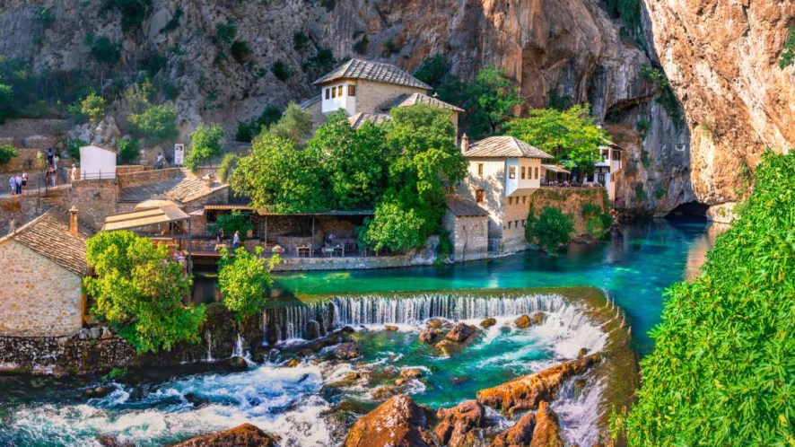 Monastero di Blagaj, la casa dei dervisci incastonata tra la roccia e la sorgente più spettacolare dell’Erzegovina