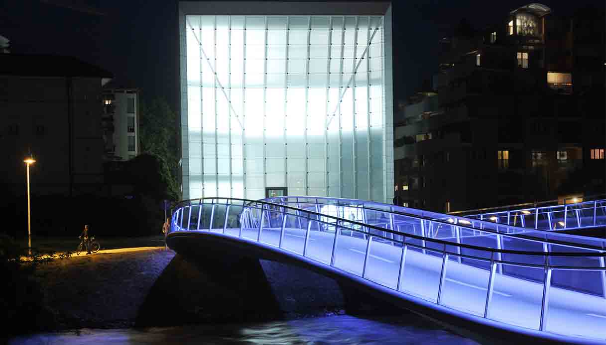 Museion-bolzano-illuminato-sera