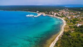 Olib, l’isola piatta che sorprende con sabbie rare nell’Adriatico e silenzi assoluti