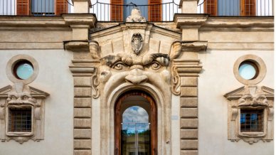 Palazzo Zuccari a Roma: dietro Trinità dei Monti c’è una misteriosa dimora che spalanca fauci di pietra