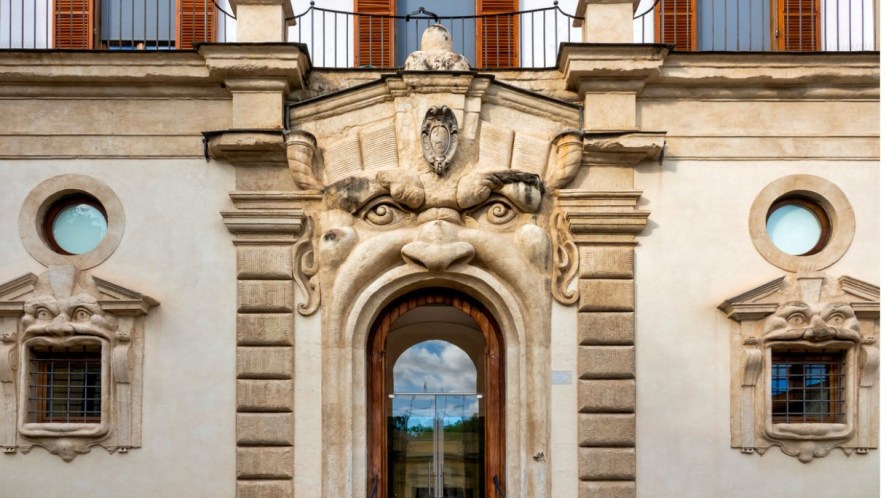Palazzo Zuccari a Roma: dietro Trinità dei Monti c’è una misteriosa dimora che spalanca fauci di pietra