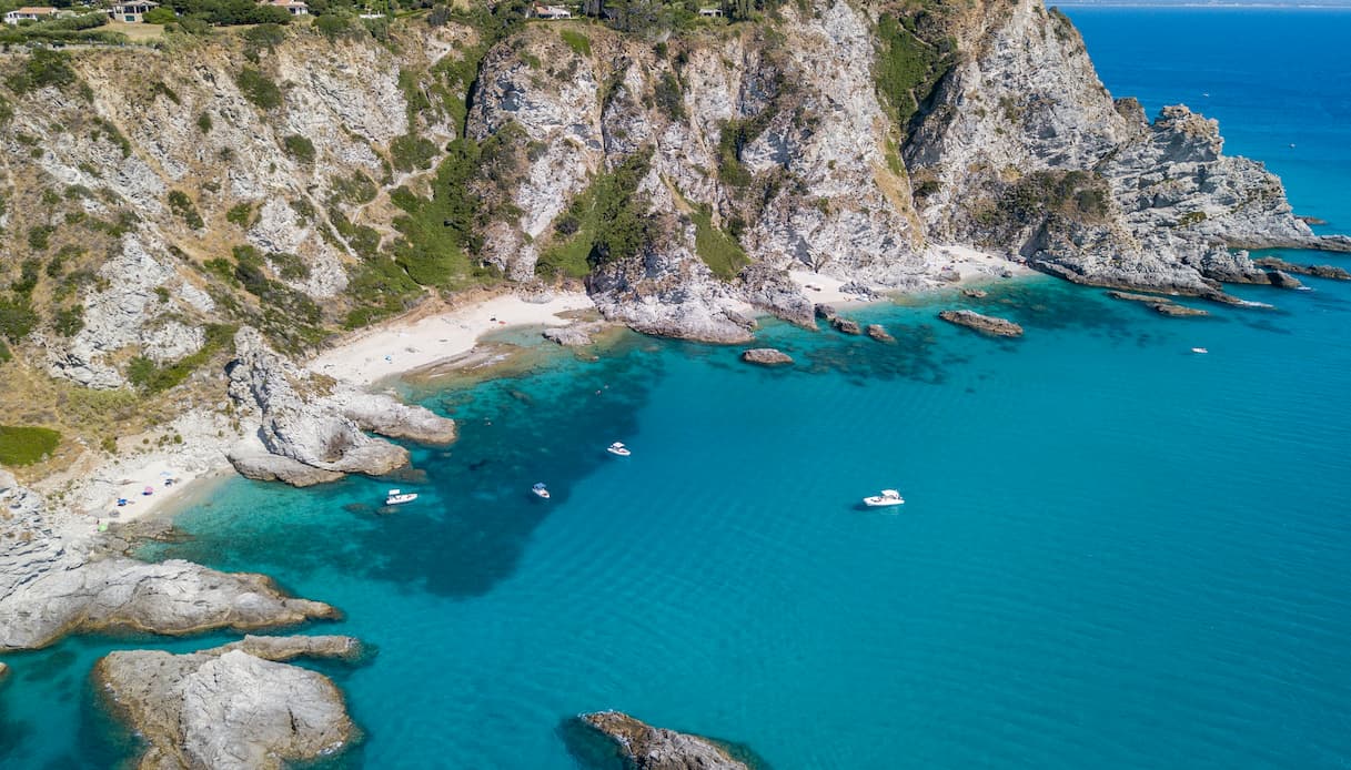 Praia i Focu, una spiaggia selvaggia e autentica nel cuore della Costa degli Dei calabrese
