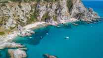 Praia i Focu, una spiaggia selvaggia e autentica nel cuore della Costa degli Dei calabrese