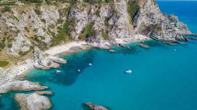 Praia i Focu, una spiaggia selvaggia e autentica nel cuore della Costa degli Dei calabrese