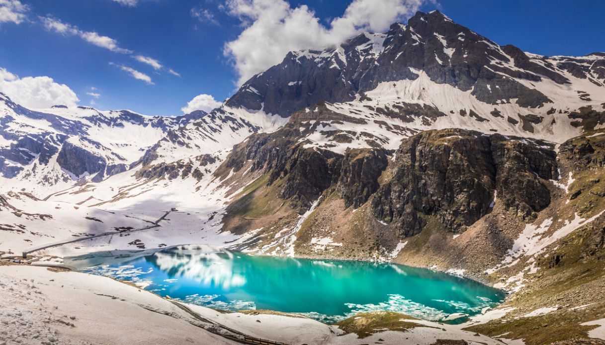 Lago Agnel, paesaggio innevato, Gran Paradiso