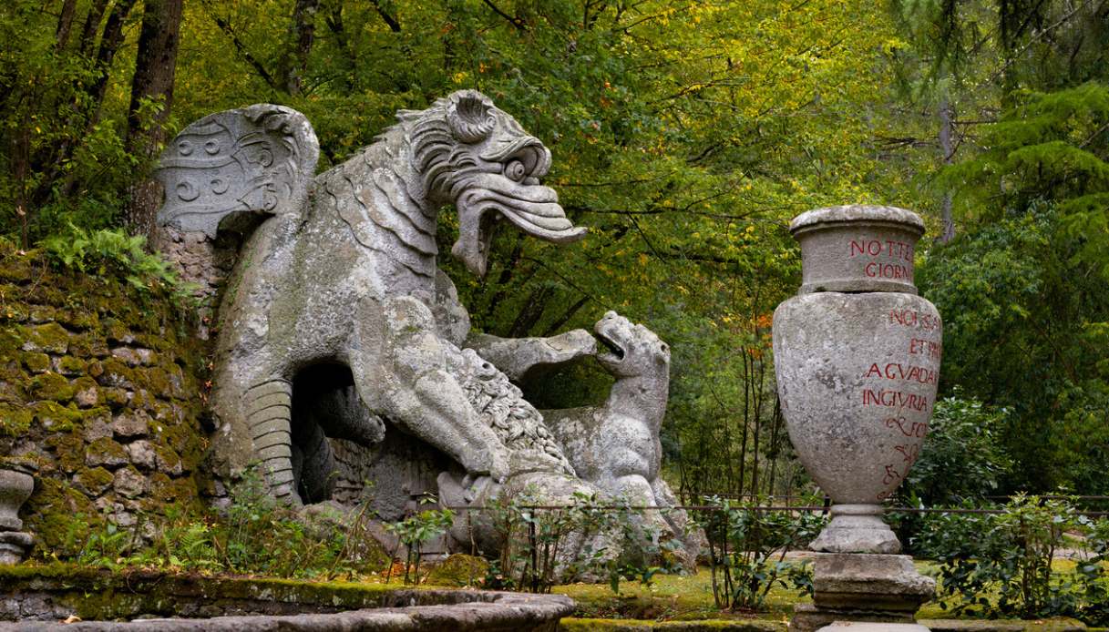 Parco dei Mostri di Bomarzo, viaggio nel Sacro Bosco che sfida la logica con architetture impossibili