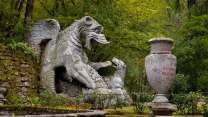 Parco dei Mostri di Bomarzo, viaggio nel Sacro Bosco che sfida la logica con architetture impossibili