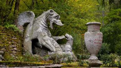 Parco dei Mostri di Bomarzo, viaggio nel Sacro Bosco che sfida la logica con architetture impossibili