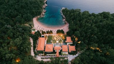 Nel Montenegro riapre l’isola di Sveti Stefan dopo 5 anni, tra resort e spiagge libere