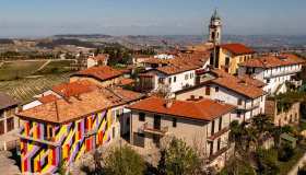 I borghi di Langhe, Roero e Monferrato, patrimonio Unesco, si riempiono d’arte