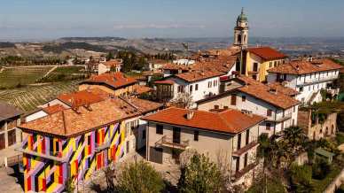 I borghi di Langhe, Roero e Monferrato, patrimonio Unesco, si riempiono d’arte