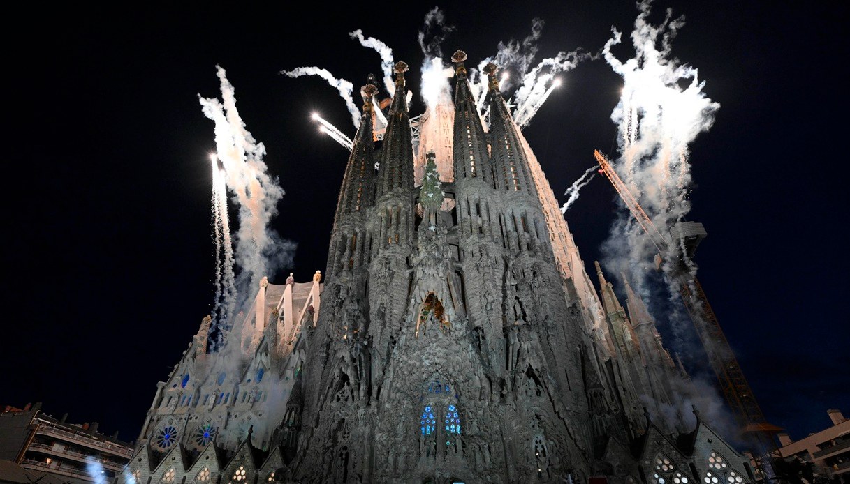 Il Papa ha inaugurato la Croce sulla Sagrada Fam&iacute;lia