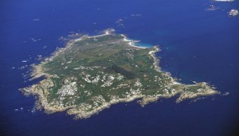 Sálvora, la misteriosa isola galiziana dei cavalli selvatici e dalle acque bioluminescenti